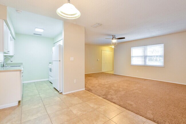 Building Photo - 608 Pheasant Ave