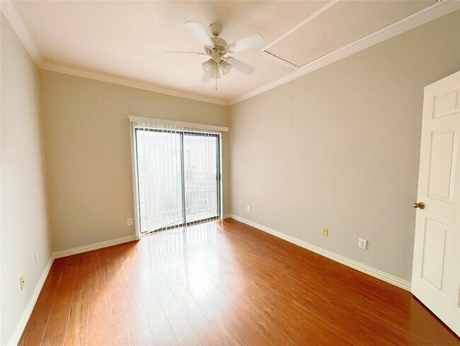 Building Photo - 9400 Bellaire Blvd