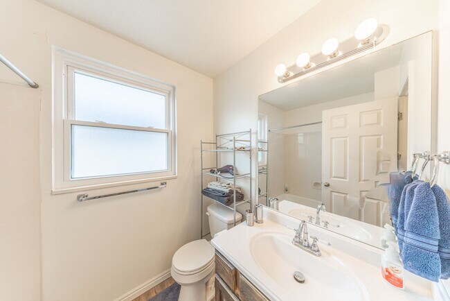 Building Photo - 5508 S 4225 W
