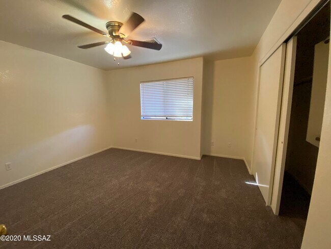 Building Photo - 1265 E Weimer Cir