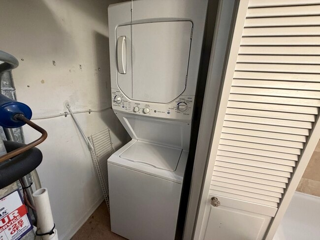 Building Photo - 1350 N Leavitt St