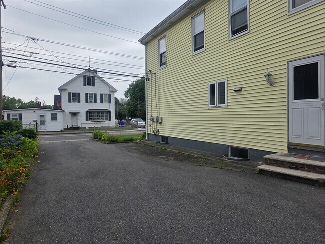 Building Photo - 63 Oak St