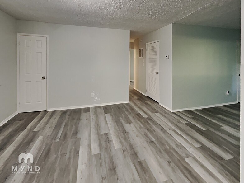 Building Photo - 5906 Pineglen Ct