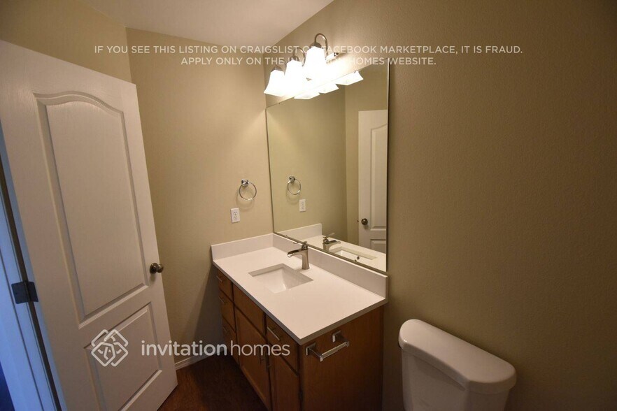 Building Photo - 2321 171st St E