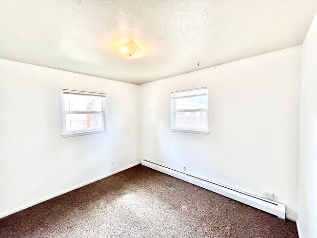 Building Photo - Charming 2 Bedroom, 1 Bath Ranch Home with 2 Car Garage in Southwest Loveland!