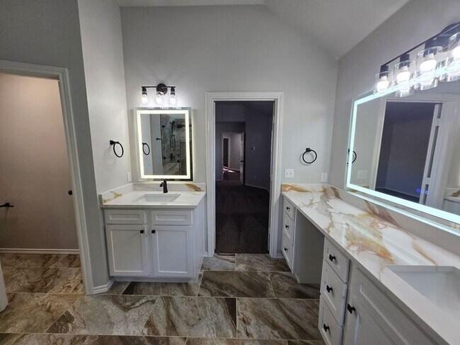 Building Photo - 6116 Thursby Ave