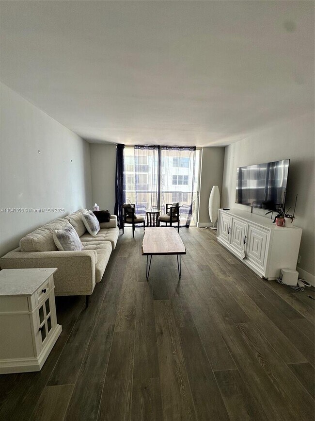 Building Photo - 6039 Collins Ave