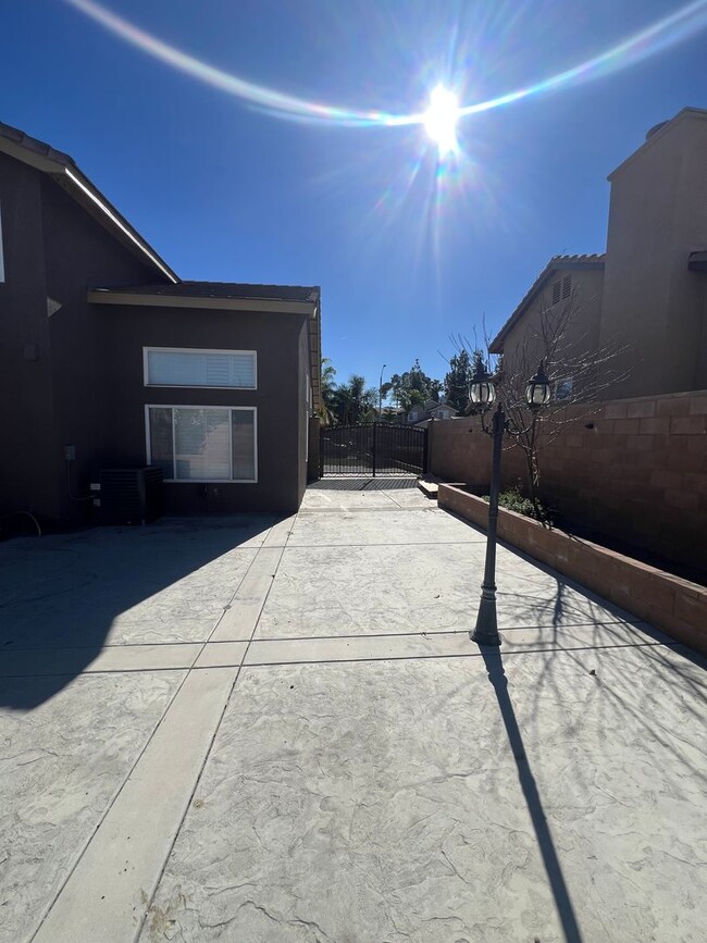 Building Photo - Beautiful 5bed 3bath Colton Home!