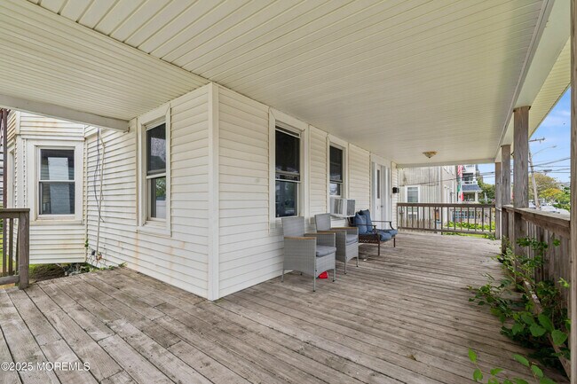 Building Photo - 113 12th Ave