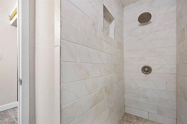 Building Photo - 1009 Rolling Green Cir