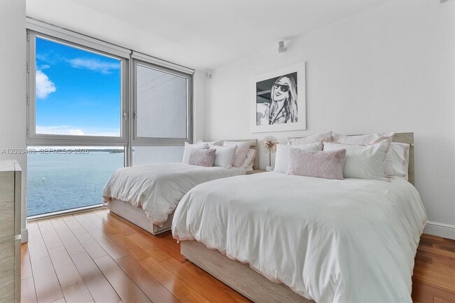 Building Photo - 1331 Brickell Bay Dr