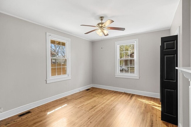 Building Photo - 43 1/2 Ash St NE