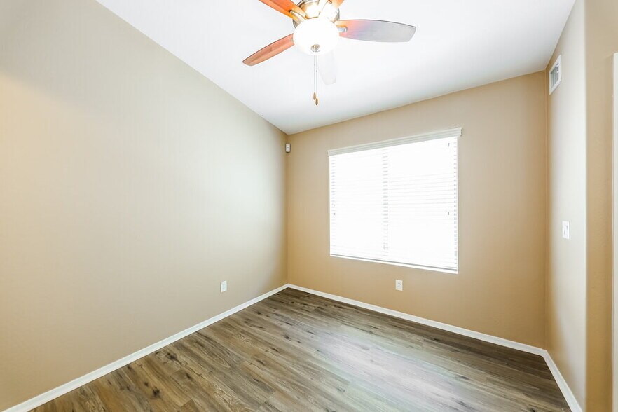 Building Photo - 12526 W Lisbon Ln