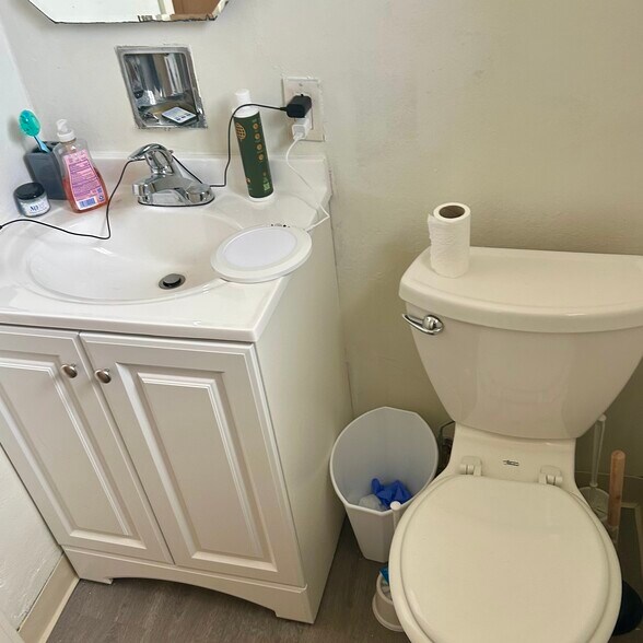 Building Photo - 626 Baldwin St