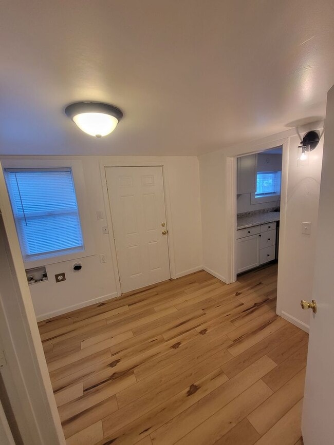 Building Photo - Charming 3-Bedroom Rambler Near JBLM – Move-In Ready!