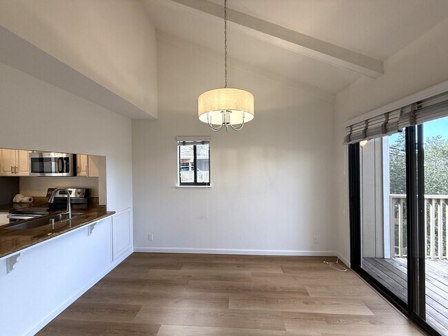 Building Photo - PENDING WITH ACCEPTED APPLICATION - LARGE ...