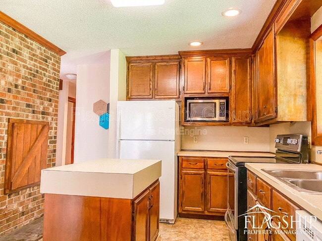 Building Photo - 1228 Forest Acres Dr