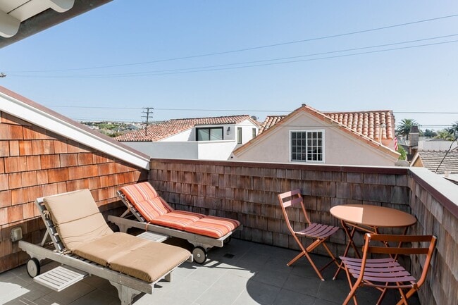 Building Photo - Luxurious 2-Bed, 2.5-Bath Coastal Retreat ...