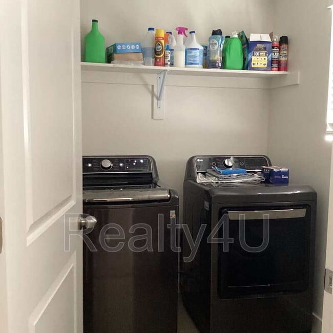 Building Photo - 138 E Crown Point Dr