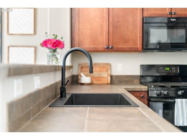 Building Photo - Beautiful 4 Bed, 3 Bath Canby Home for Rent