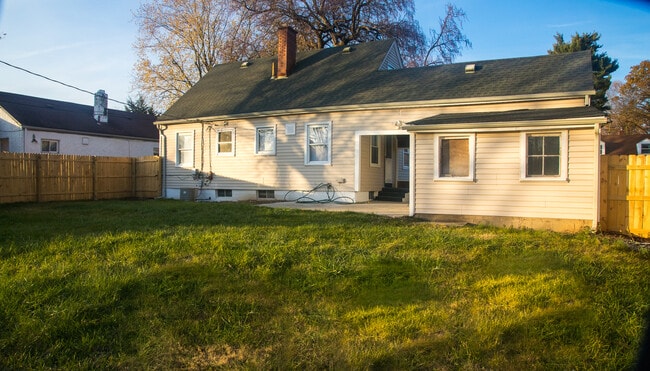 Building Photo - 2235 Barrymore Ave