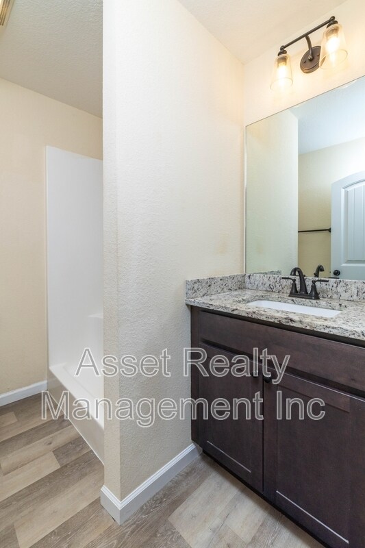 Building Photo - 932 Warrior Hill Dr