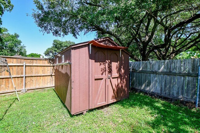 Building Photo - 9014 Mellow Brook Dr