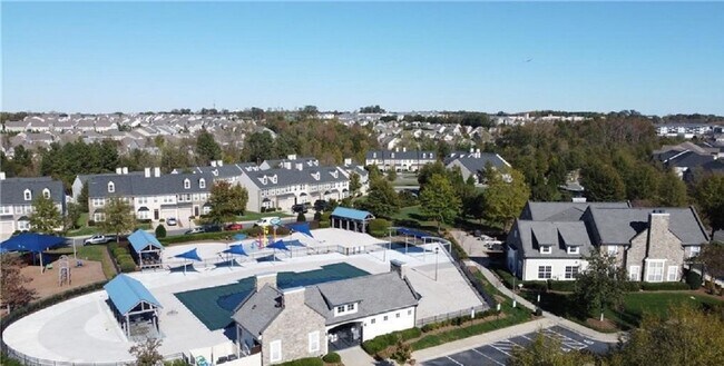 Building Photo - Enjoy the Community's Resort Like Living!