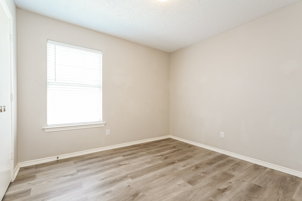 Building Photo - 321 Sondra Way