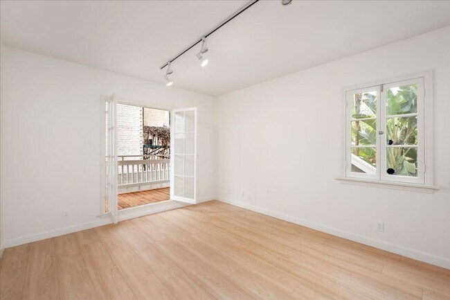 Building Photo - Emmet Terrace Triplex