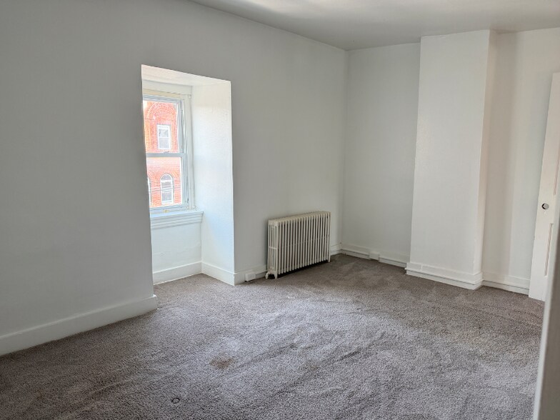 Building Photo - 433 N Pine St