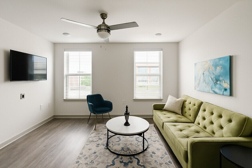 Building Photo - 111 E 4th St