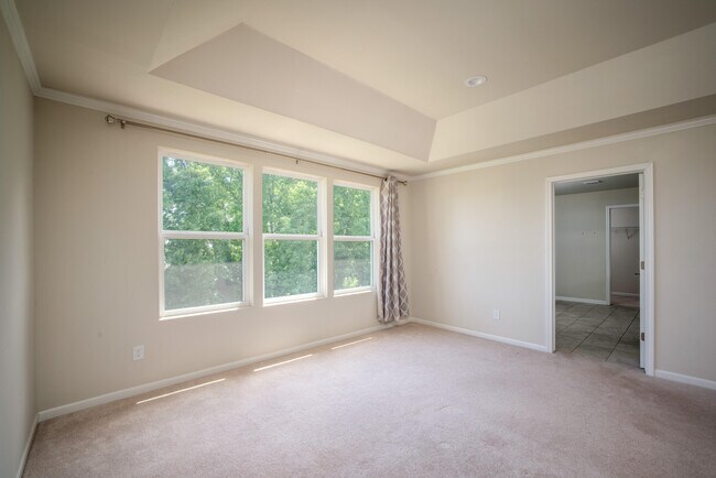 Building Photo - 2825 Dillon Dr