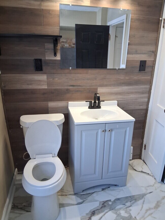 Building Photo - 15800 Vaughan St