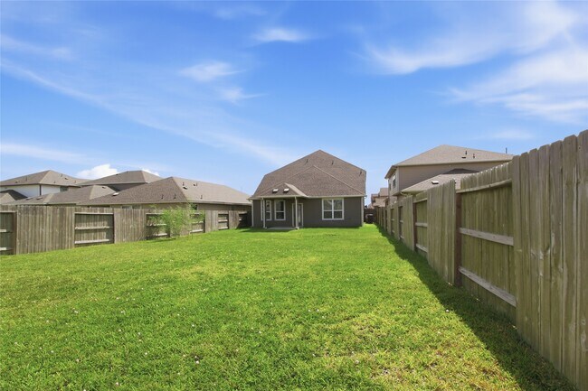 Building Photo - 7302 Toluca Dr