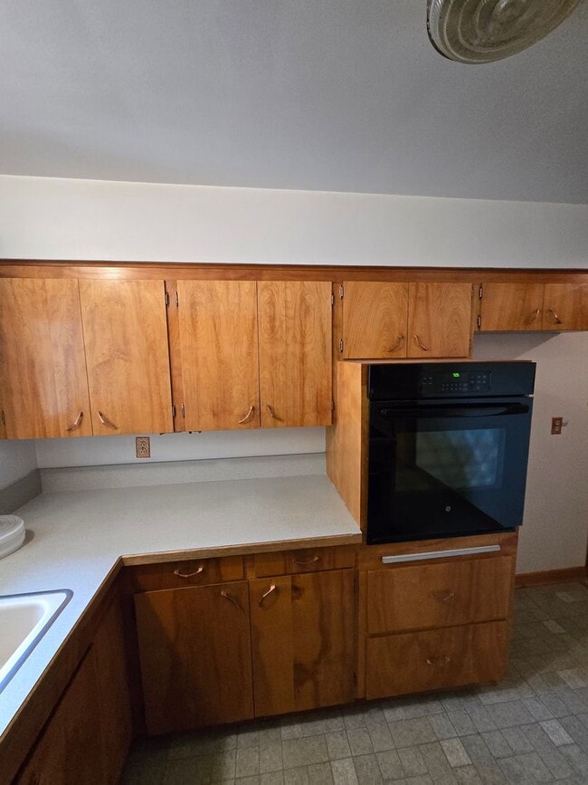 Building Photo - Pet Friendly 3 Bed / 2Bath Home with 2 Garages, Open Air Covered Storage, Large Open Yard, and more!