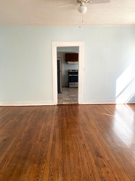 Building Photo - 508 10th Ct S