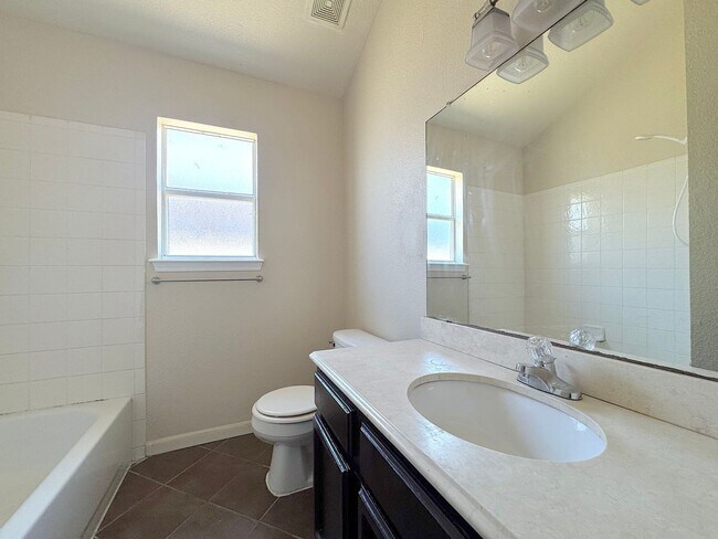 Building Photo - East El Paso 4bed/2bath