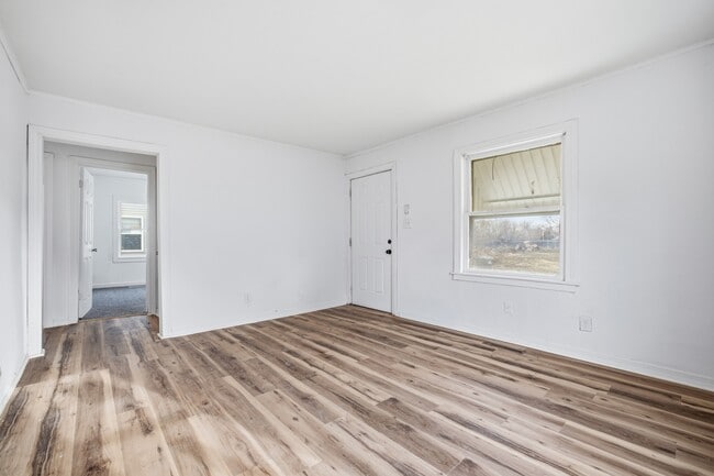 Building Photo - 1614 W 18th St