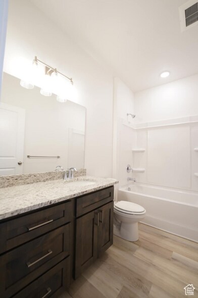 Building Photo - 1561 110