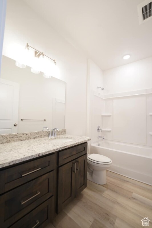 Building Photo - 1561 110
