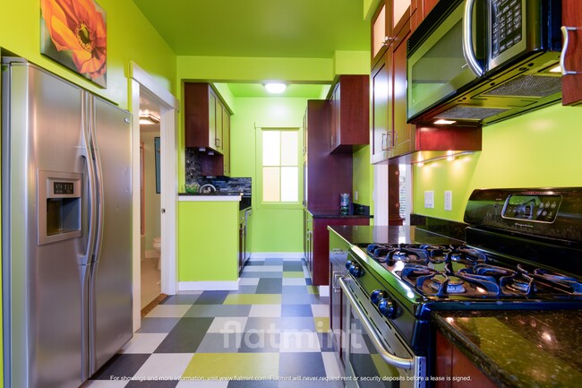 Building Photo - 750 N 75th St