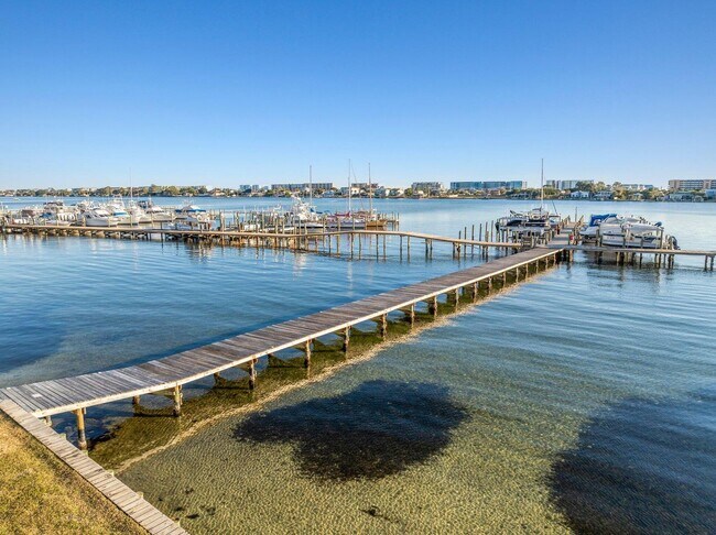 Building Photo - Brooks Landing