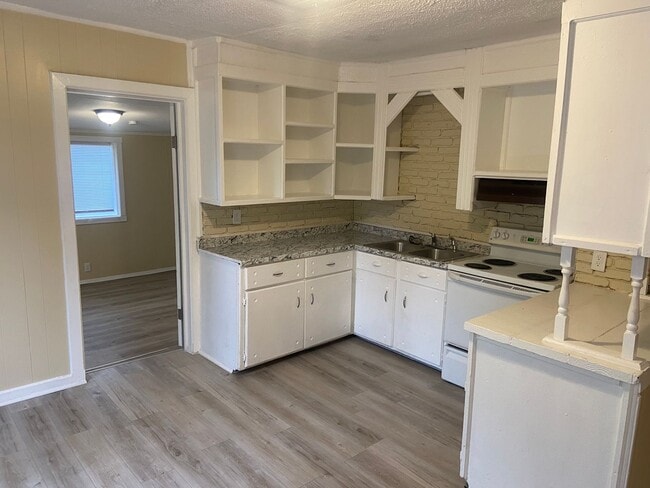 Building Photo - **ON HOLD**3 Bedroom / 2.5 Bathroom Home for Rent in East Columbus, GA***