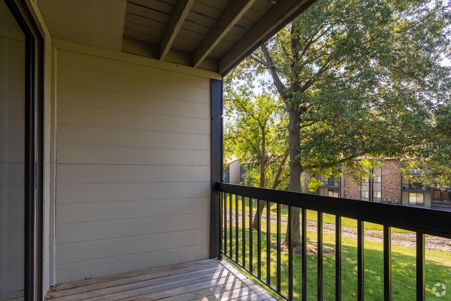 Interior Photo - Whisper Hollow
