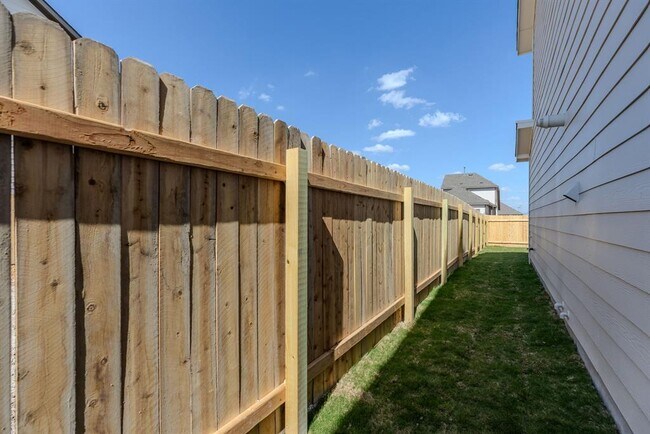 Building Photo - 120 Hartson Dr