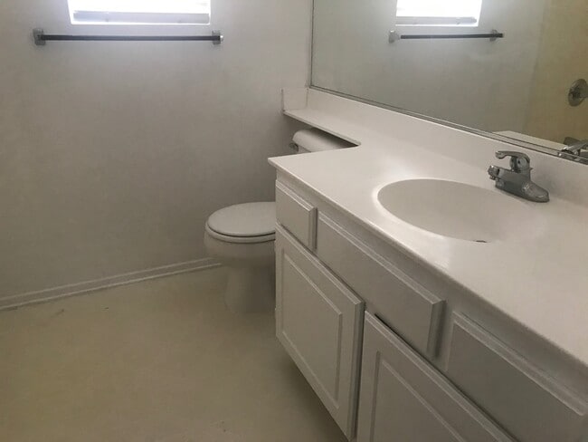 Building Photo - Move -in- Ready