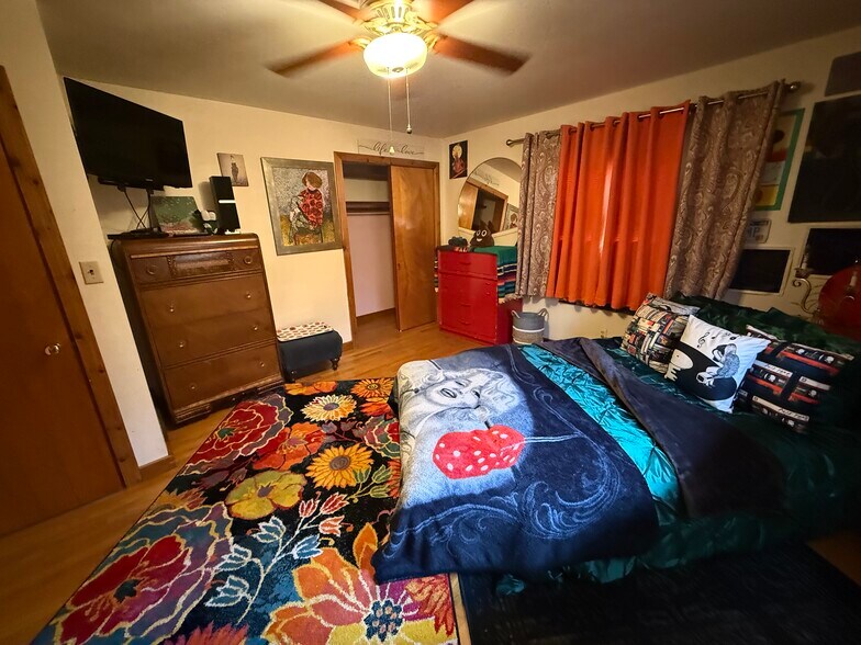 Building Photo - 32275 Center St