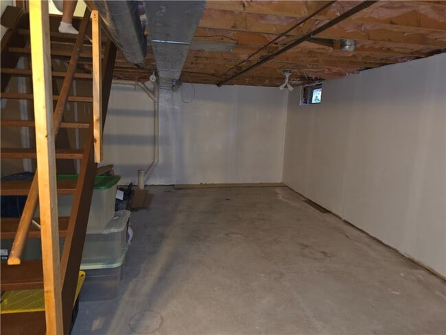 Building Photo - 26 Treetop Dr