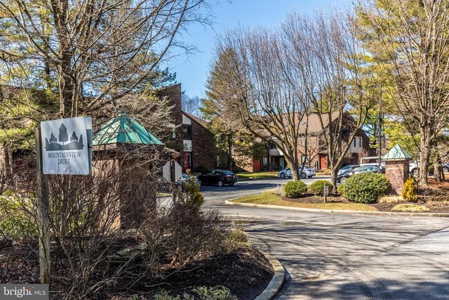 Building Photo - 703 Mountainview Dr